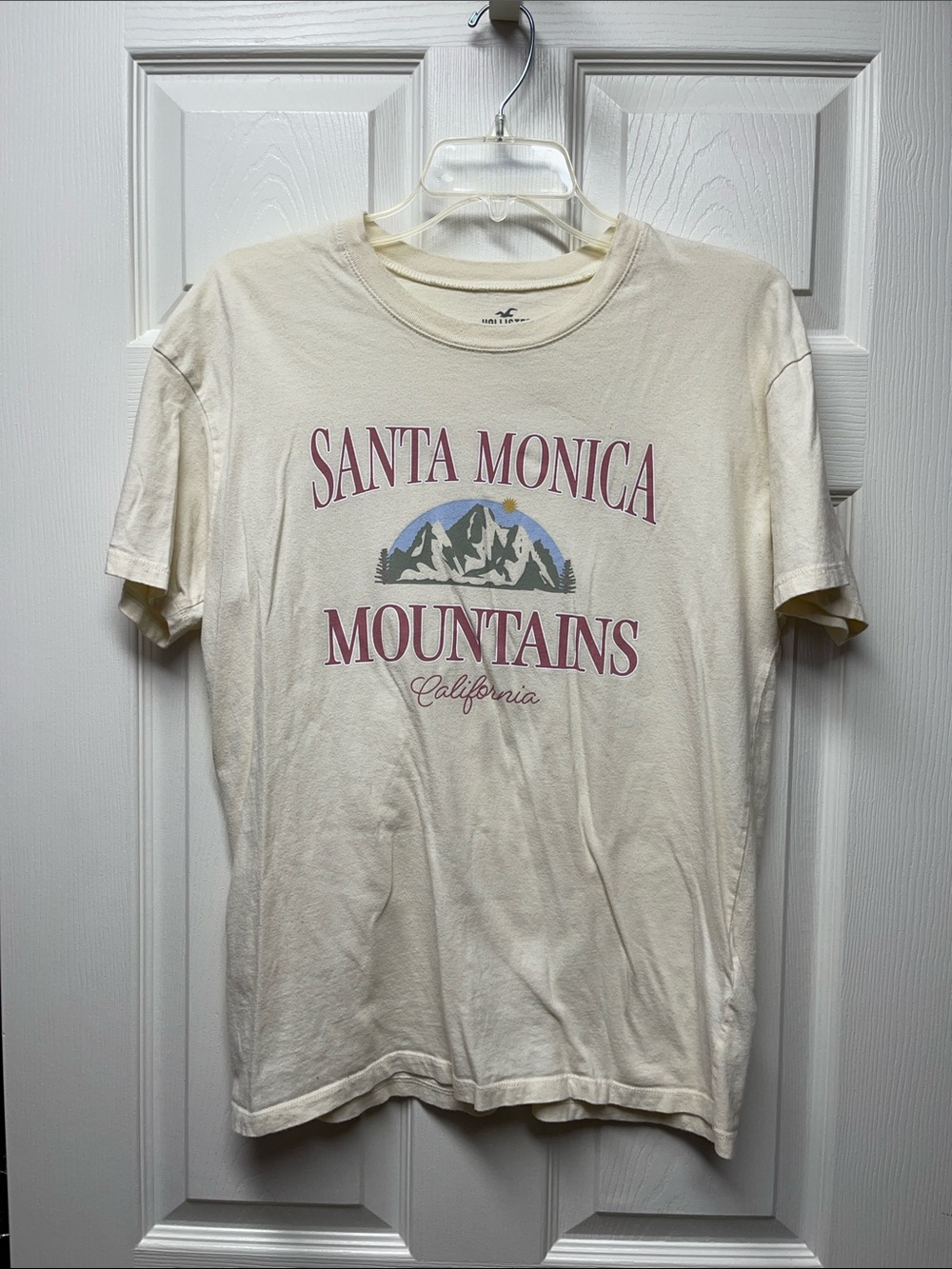 Hollister Cream Santa Monica Mountains Graphic Tee